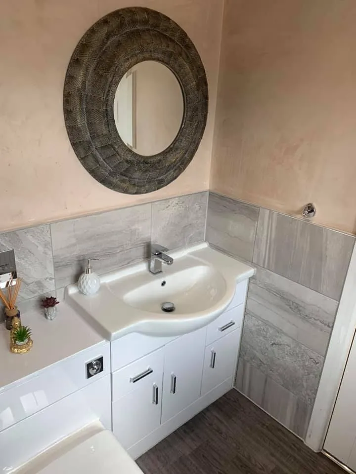 bathroom with round mirror